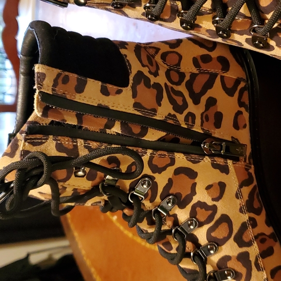 Leopard Kenneth Cole Reaction booties - Picture 2 of 4